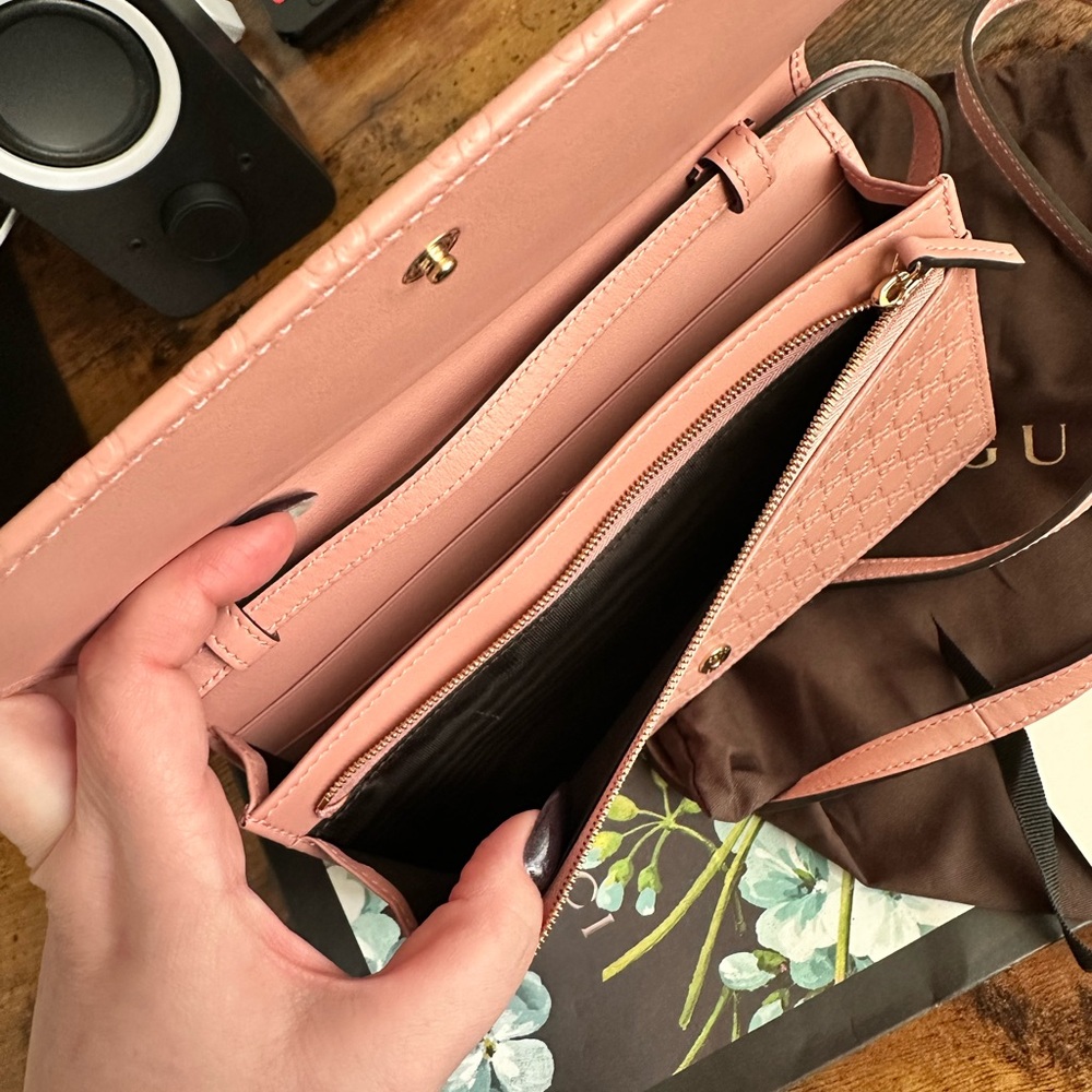 Gucci Micro GG Guccissima leather crossbody wallet - Picture 4 of 8
